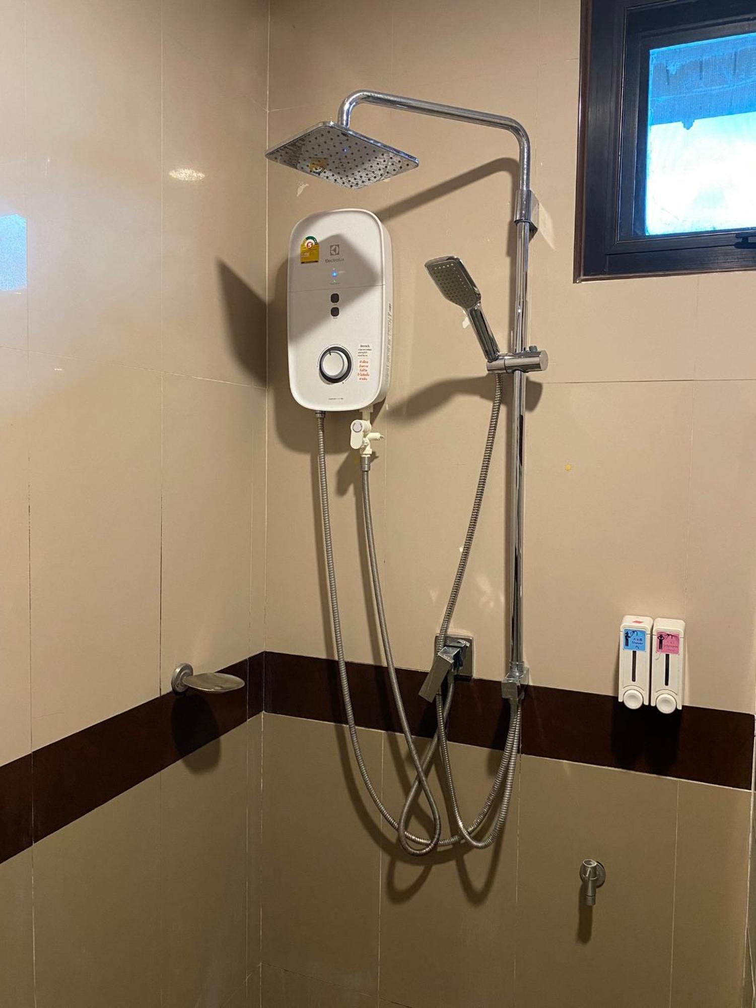 罗美纳大酒店 清邁 外观 照片